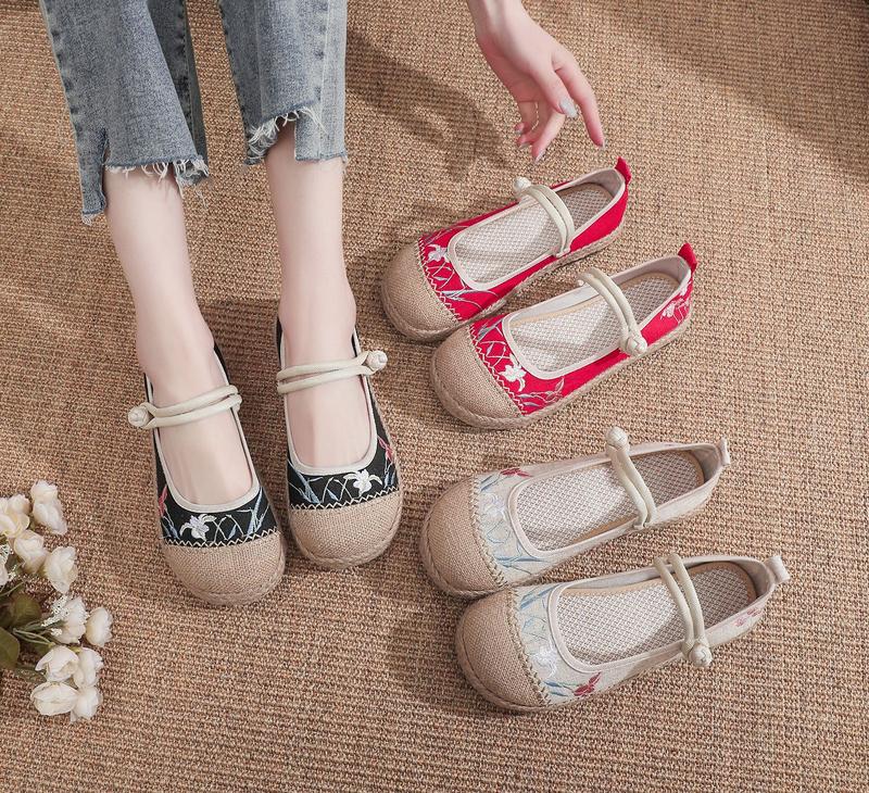 Product Introduction of 2025 Summer Old Beijing Cloth Shoes Wide Toe Comfortable Hemp Toe Embroidered Shoes Ethnic Style Ancient Chinese Clothing Shoes 1