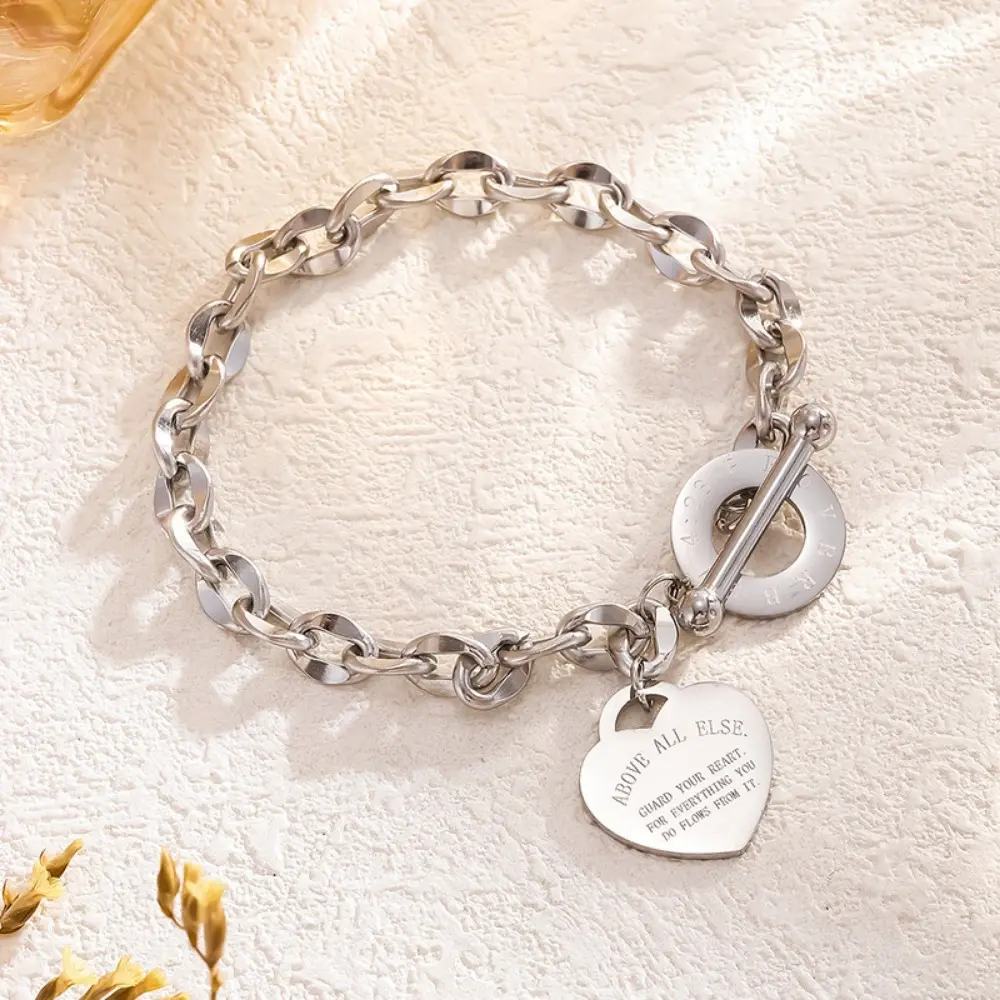 New luxury niche high sense heart-shaped buckle bracelet European and American fashion bracelet