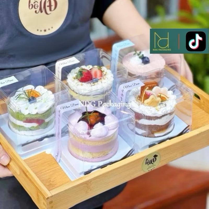 10 Hộp nhựa vuông đựng bánh đế tròn kèm nĩa [XY902] đựng vừa bánh kem nhỏ size 8cm 1
