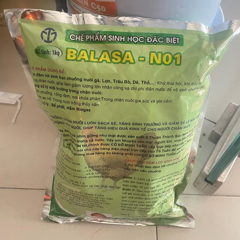 Balasa - N01 gói 1 kg men vi sinh bột rắc nền chuồng làm đệm lót sinh học nền chuồng gà, chuồng heo, giảm mùi hôi nền chuồng, khử ẩm, xử lí phân gà, phân heo, gia súc, gia cầm