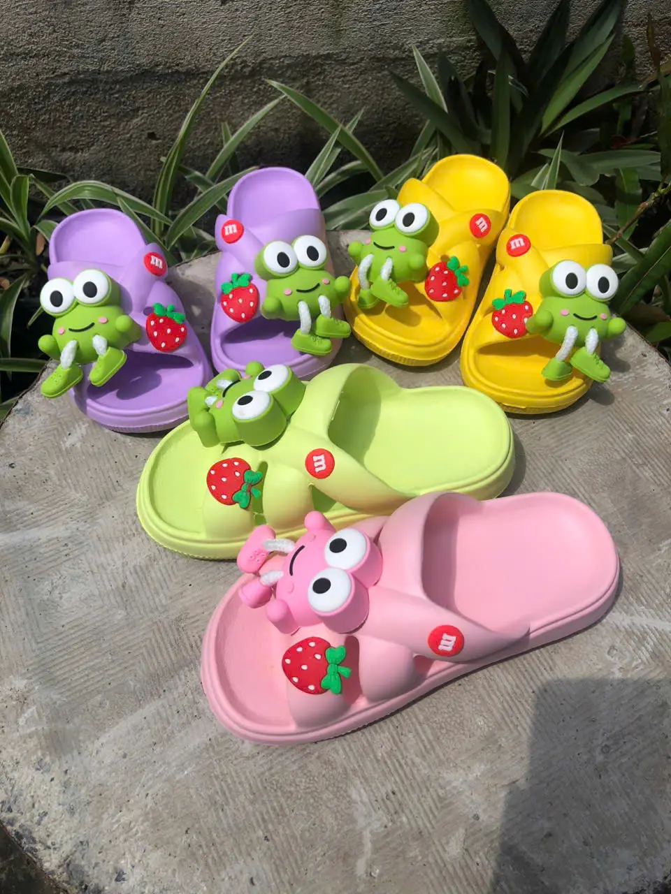 Dép bánh mì hình con ếch nghộ nghĩnh cho bé gái đế cao siêu xinh mềm êm chân