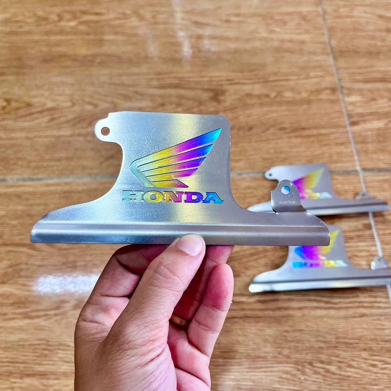 Nấp che két nước titan gắn cho vario 2017/2021, vario 125/2023, ariblade 2013/2021, shmode 2016/2019, sh việt nam 2017/2019 mẫu titan có chức năng làm đẹp cho xe của bạn( lưu ý: không tặng ốc) Phụ Kiện Phụ Tùng