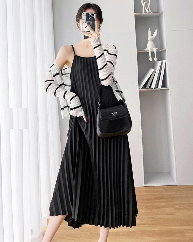 Young Mom | Set đầm bầu SET019 có 4 màu bao gồm áo khoác + váy 2 dây chất liệu kate silk xếp ly, form dáng suôn A xòe Thai sản Thai kỳ Thoải mái Thoáng khí Váy Bầu Voi Len