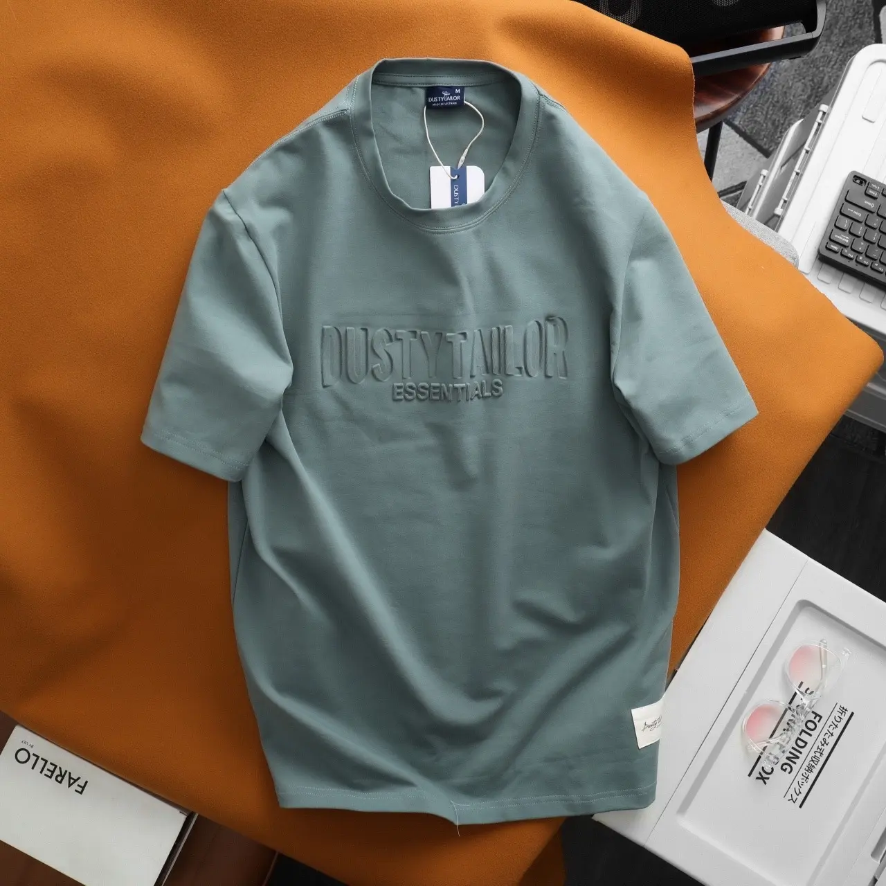 Áo thun nam Dusty Tailor chính hãng, logo dập nổi 3D độc đáo, vải cotton thun co giãn 4 chiều dày dặn thoáng mát, form slimfit Menswear Top Cổ Tròn Cổ tròn Cotton Xám thông thường đơn thuần có thể giặt máy sang trọng aothun basic