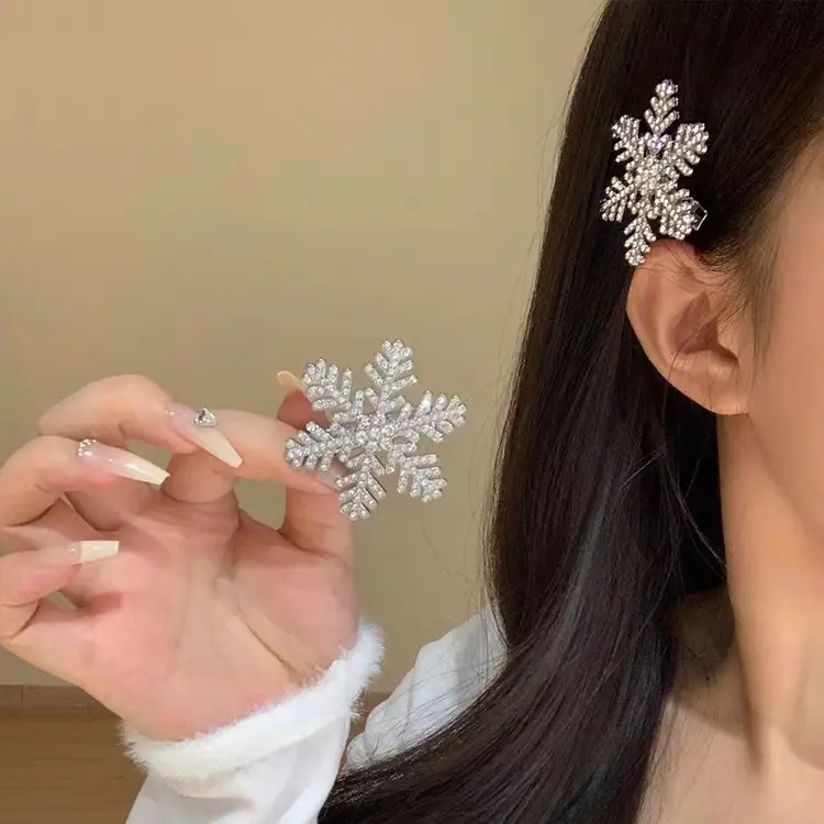 Stylish snowflake hairpin with shiny rhinestones, elegant hair accessories for girls are suitable for home, travel, party wear