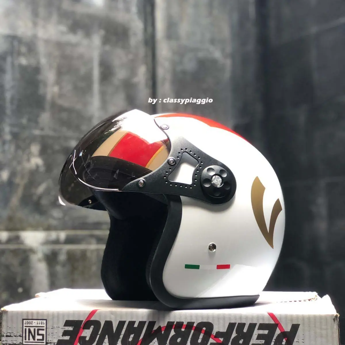 Helm Vespa Italy Lengkap Dengan Kaca Visor Original