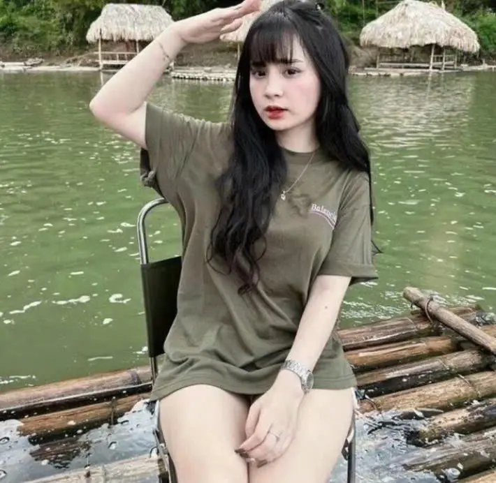 Áo Phông Thêu Chữ Chất MỀm Mịn Phù Hợp NamNữ Hottrend 2025 Women Top