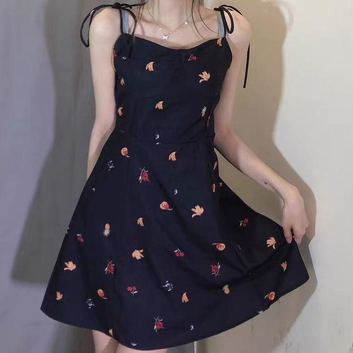 Product Introduction of 2025 Summer Dress for Women Slim Fit Floral Strap Dress Petite Sweet Spicy Short Dress New Fashionable 12