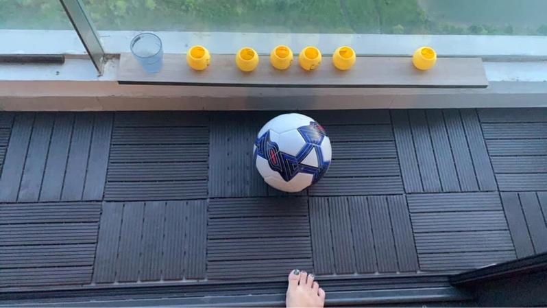 Product Introduction of Đem lại không gian sống sang trọng và ấm cúng với tấm lót sàn PVC  Với cấu tạo 5NAN chạy dọc, sản phẩm giúp bạn dễ dàng tạo hình nên những không gian đẹp, chắc chắn.   Ưu điểm:  - Sản phẩm có cấu tạo dạng 5 NAN chạy dọc, tạo bản 4
