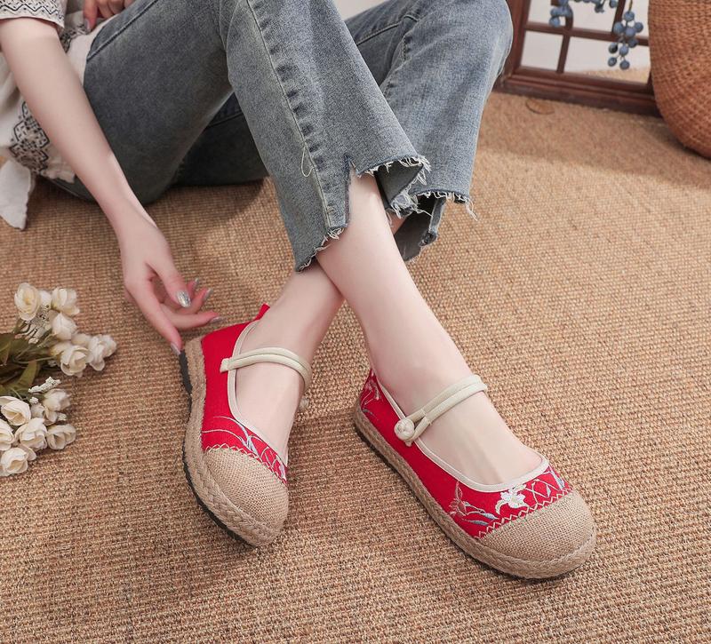 Product Introduction of 2025 Summer Old Beijing Cloth Shoes Wide Toe Comfortable Hemp Toe Embroidered Shoes Ethnic Style Ancient Chinese Clothing Shoes 5
