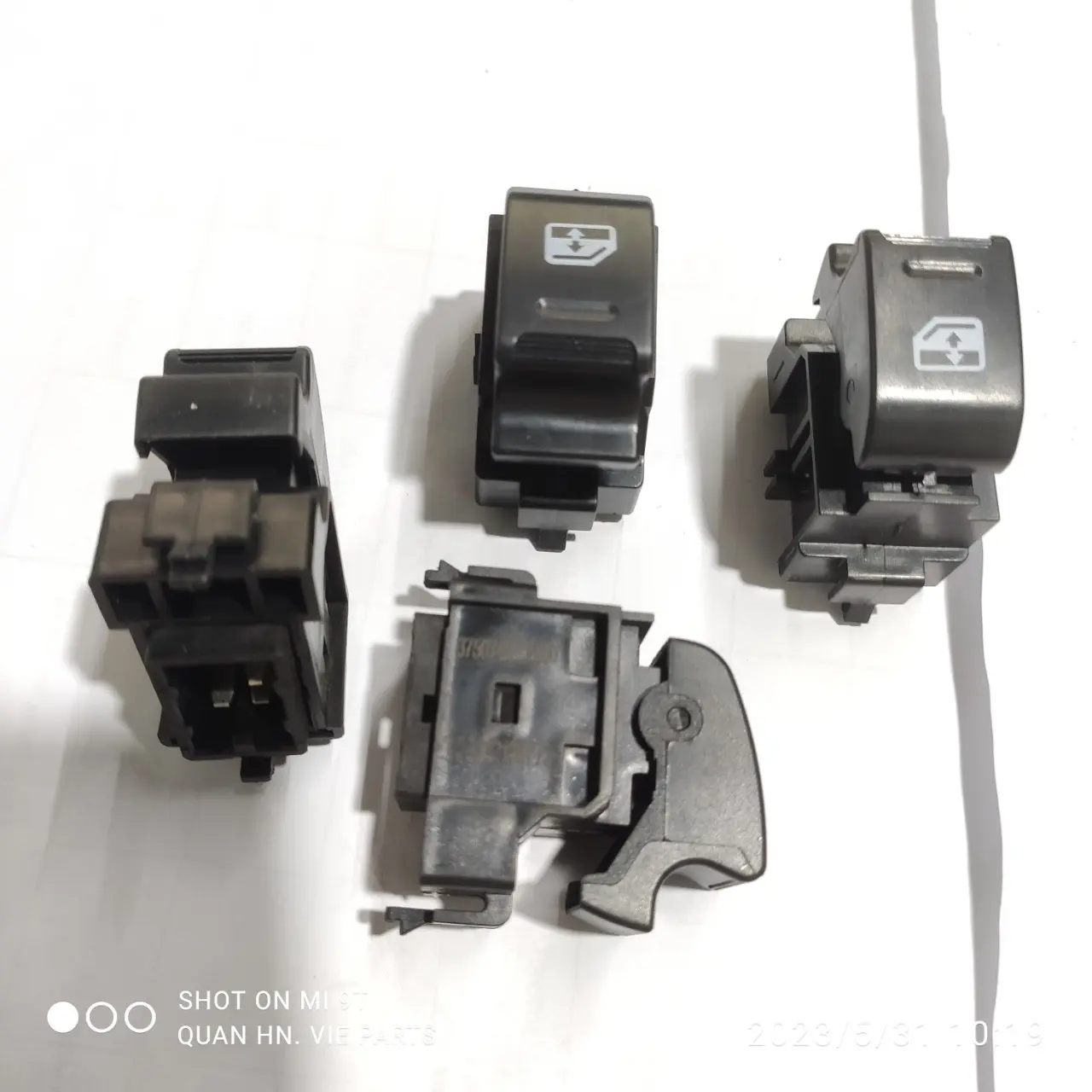 Cụm công tắc lên xuống kính cửa xe dongfeng hoàng huy / công tắc kính xe dongfeng /...VIE PARTS Phụ Tùng