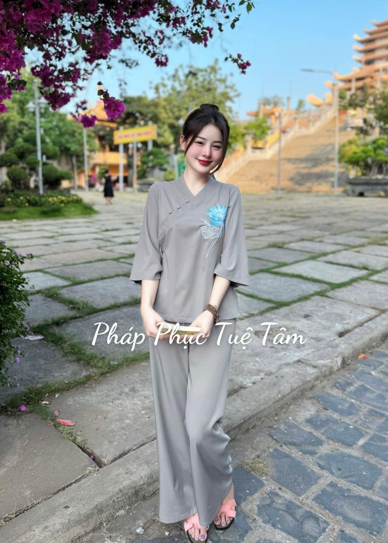 Product Introduction of Bộ quần áo đi chùa vải lụa trượt thêu hoa sen cách tân - Pháp Phục Tuệ Tâm Nữ Top trang phục truyền thống sz l  thường S Beige M Beige Women Dress 3