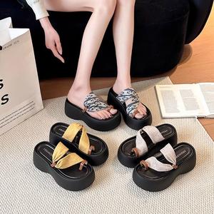 快適な厚底デザインのハイトゥスリッパ、ファッショナブルなホットガールオープントゥビーチバケーションフラットサンダル