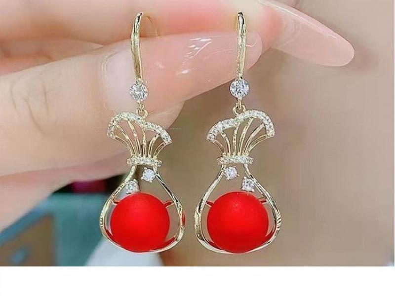 Product Introduction of Hoa Tai Cao Cấp, Màu Đỏ, Phong Cách Mới, Dành Cho Nữ, Thời Trang Thanh Lịch, Hợp Xu hướng, Dễ Phối Đồ, Phổ Biến, Năm 2024, Chất Lượng Cao Women 8