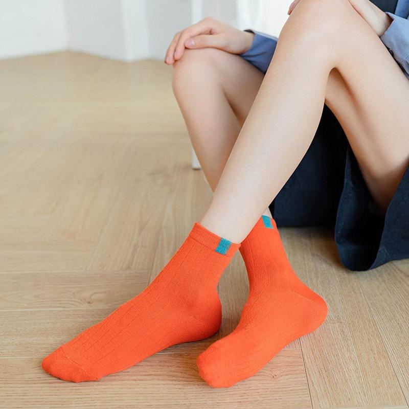 Product Introduction of Fashion Autumn and Winter Cloth Label Couple Socks Sports Socks Solid Color Cotton Socks 11