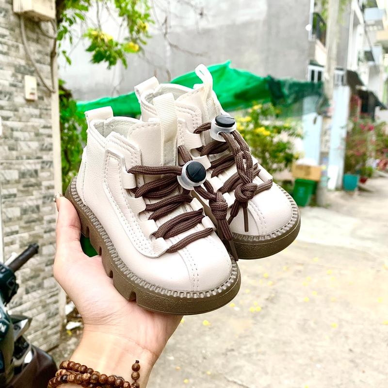 Bốt trắng cao cổ cho bé