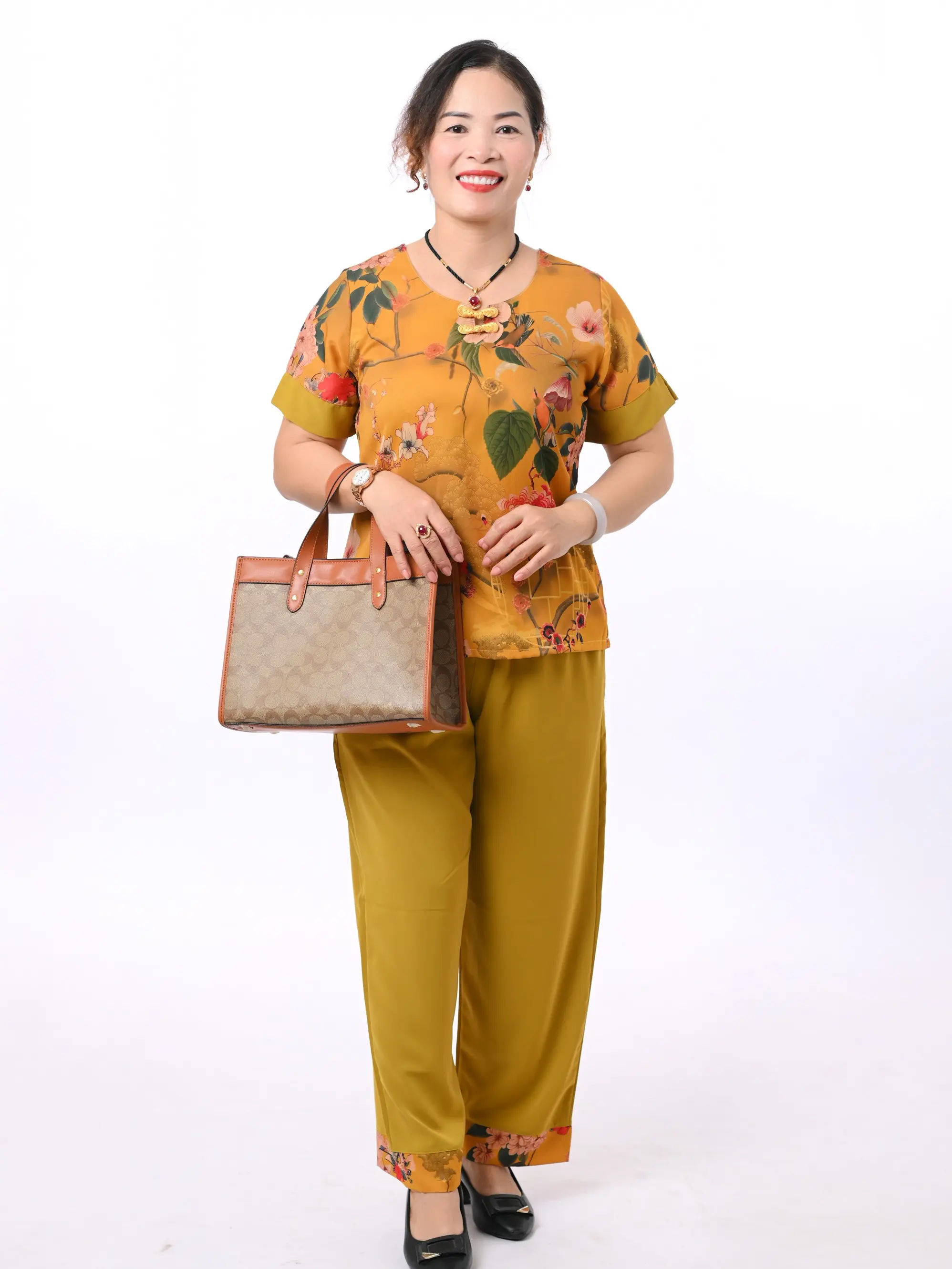 đồ bộ lụa quần dài Lụa mịn CAO CẤP, có phối viền , tay ngắn, trung niên BIG SIZE dành cho bà và mẹ in 3D sang trọng và quý phái Áo Nữ Women Ong Voi Sen đobo tang me
