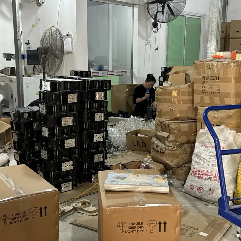 Đèn vuông trang trí trụ cột 7 màu tự đổi 8