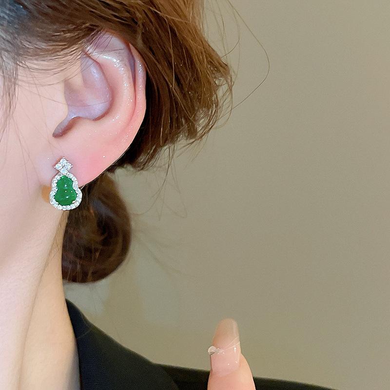 Product Introduction of New Chinese Style Gourd Earrings Chinese Style Earrings Fashionable High-end Versatile Ear Jewelry 12
