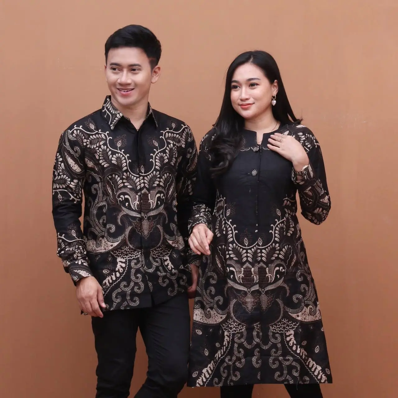 Atasan Tunik Batik Couple Kemeja Batik Pria Lengan Panjang Best Seller Kain Katun - Motif Mahkota Hitam Baju Seragam Keluarga