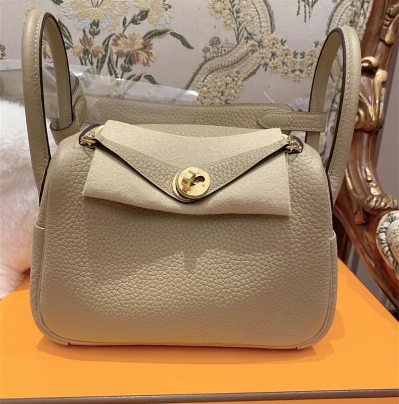 Product Introduction of Women's Lindy Bag Doctor Bag Lychee Grain Single Shoulder Handbag Crossbody Pillow Bag 11