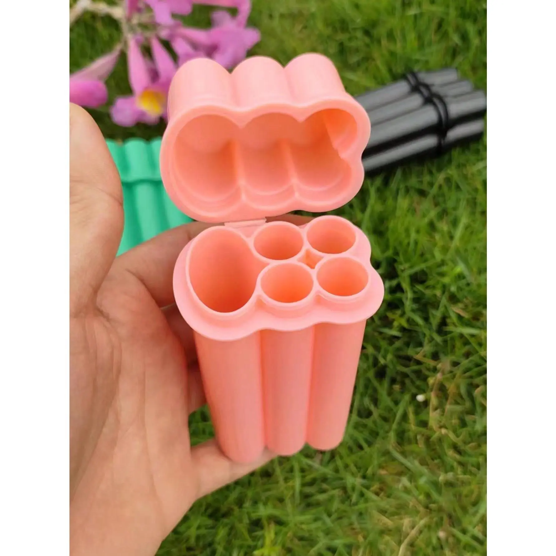 1pc All-In-One Flip Top Cigarette Case With 4 Holes And Lighter Storage, Convenient For Carrying (Packaged In Color Box) Plastic Four Holes-Pink