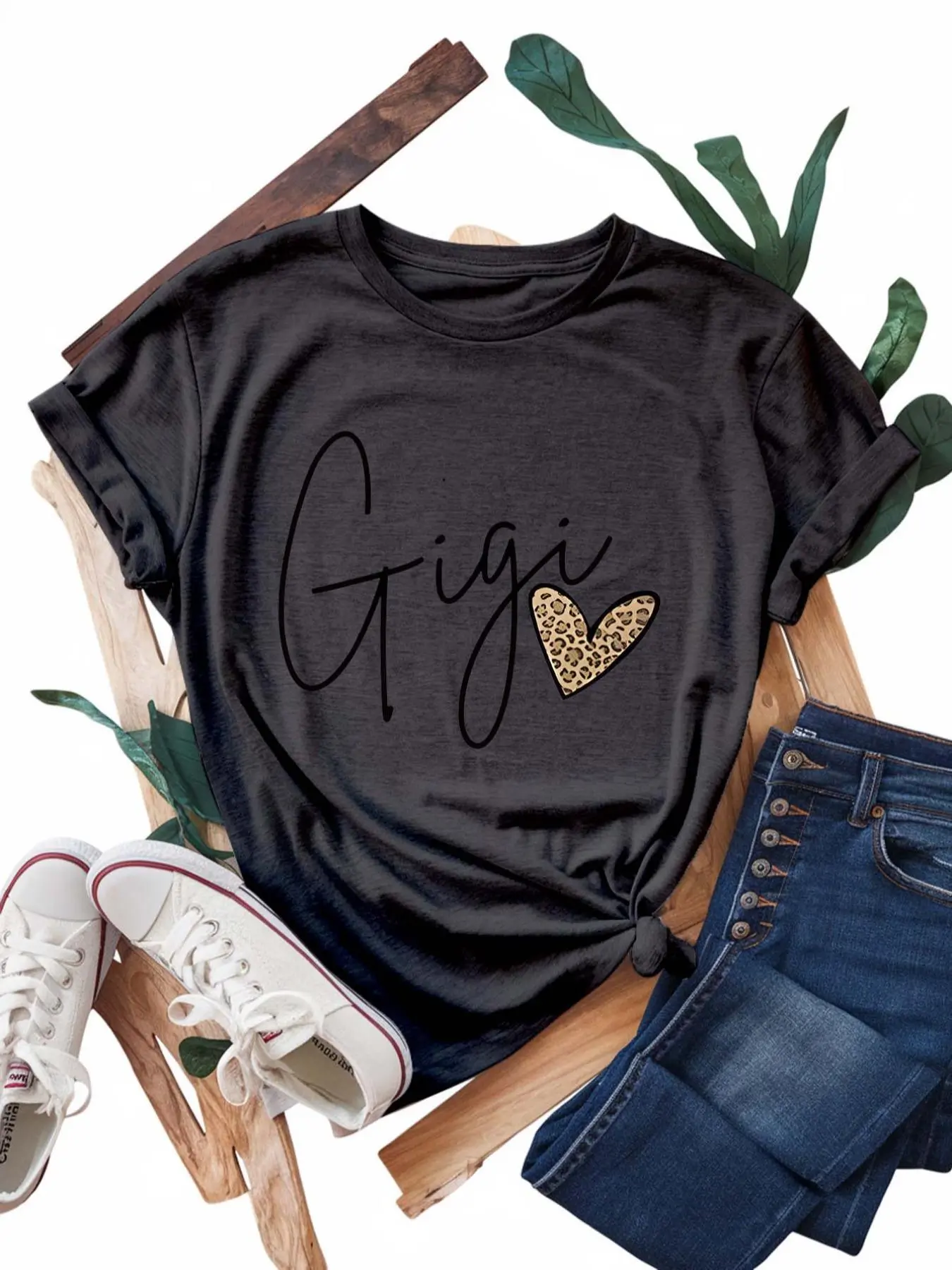 Women's Leopard Heart Print Round Neck Tee, Vintage Trendy Casual Short Sleeve T-shirt for Daily Wear, Ladies Summer Outfit, Top