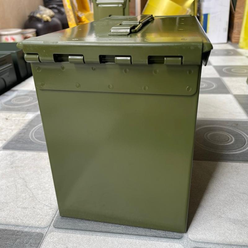 ￼Hộp sắt đựng dụng cụ đa năng 7L gắn sẵn ốc vít để lắp khóa ( không bao gồm khóa chỉ có ốc vít) 6
