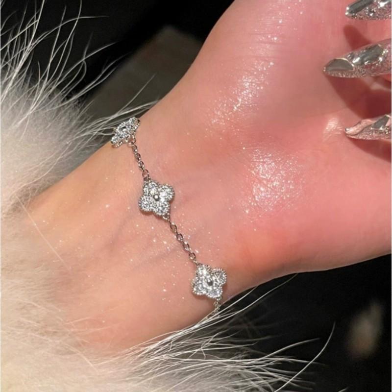 Product Introduction of Vòng Tay Zircon Dát Siêu Nhỏ Cỏ Ba Lá, Thiết Kế Sang Trọng Giá Cả Phải Chăng, Vòng Tay Năm Hoa Fritillary, Tinh Tế Và Cao Cấp, Dễ Phối Đồ, Thích Hợp Cho Nữ, Không Màu 10