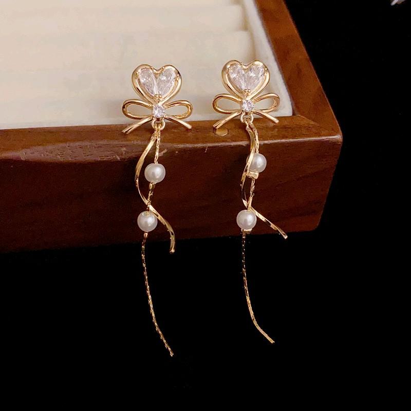 Bông Tai Nữ Dài Họa Tiết Trái Tim Khảm Đá Gắn Tua Rua Đính Ngọc Trai Cao Cấp Mạ Vàng 18K