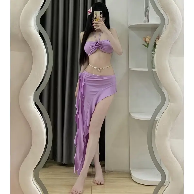 ￼Bikini 3 mảnh quyến rũ sang chảnh áo cúp hoa ngực kèm váy xẻ tà bèo tua rua