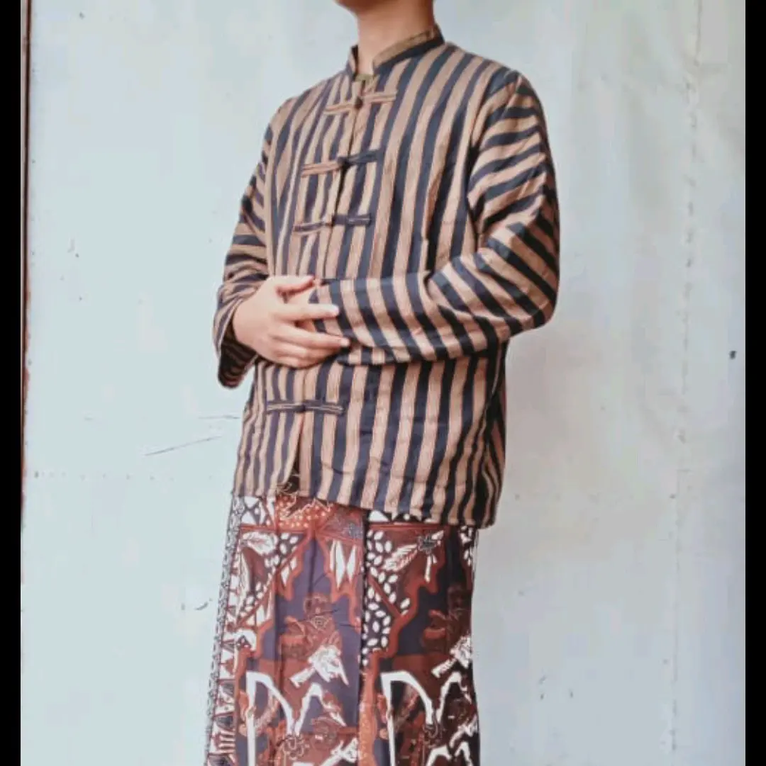 Setelan Koko Shanghai Surjan Lurik & Sarung Batik Cap Garuda || Baju Muslim Nuansa Kejawen || Sarung Batik || Surjan Lurik Dewasa