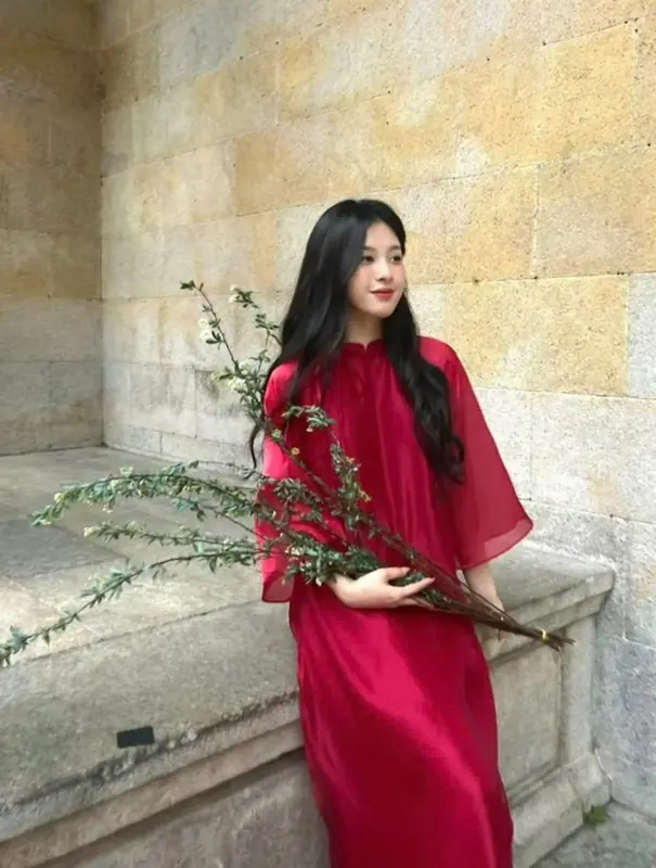 Áo dài cách tân tơ 4 tà màu đỏ nổi bật sang trọng trẻ trung - ÁO DÀI KIM THẮM Nữ Women Kem Dress 1