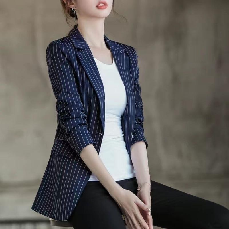 Product Introduction of Áo Khoác Blazer Sọc, Dành Cho Nữ, Phong Cách Hàn Quốc, Hàng Mới Về Mùa Xuân Và Mùa Thu 2024, Dễ Phối Đồ, Ngoại Cỡ, Bộ Đồ Hợp Xu hướng, Đánh Giá Tích Cực 703, Thích Hợp Cho Mùa Xuân Và Mùa Thu 13