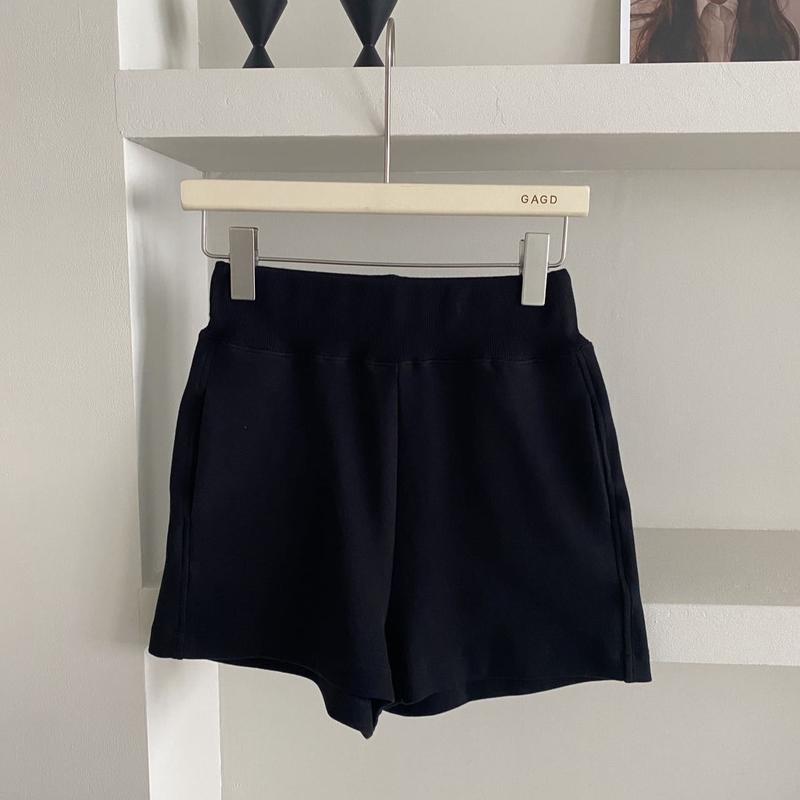 ￼[ Combo 2 quần ] Quần short nỉ ép nữ kiểu dáng thể thao, cạp chun co dãn, chất vải dày dặn mịn đẹp 4
