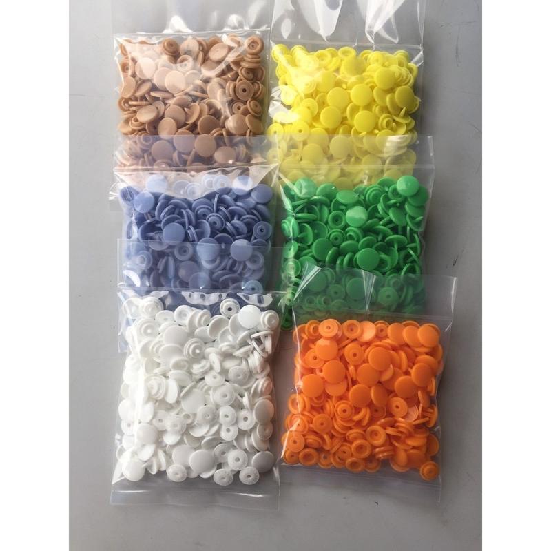 50 bộ nút nhựa 4 thành phần sử dụng bấm áo mưa quần áo ...nhe