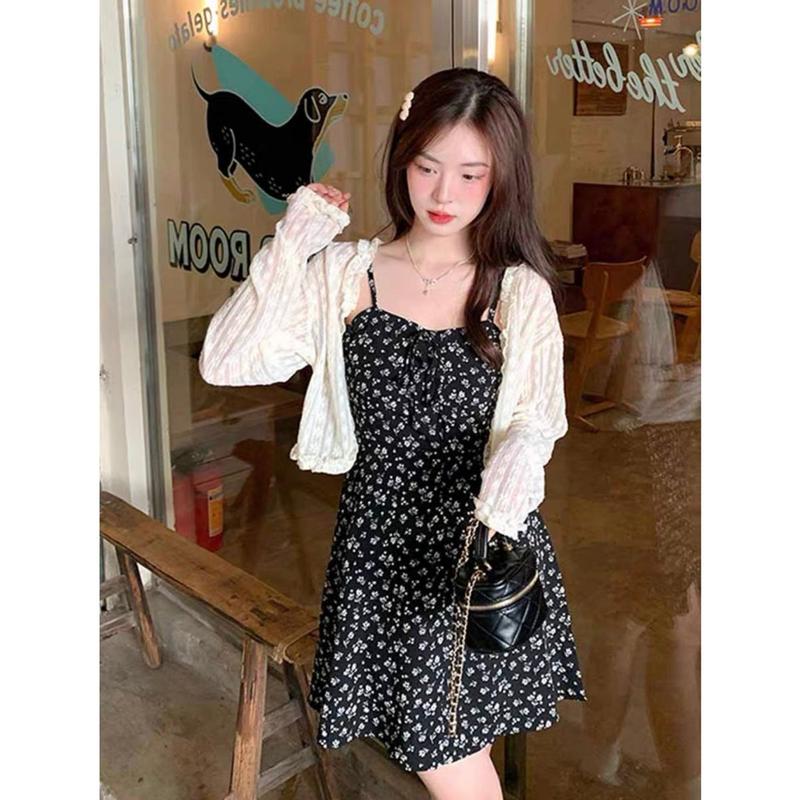 Set váy 2 dây hoa nhí đen kèm áo khoác cadᶖgan ren hoa Ulzzang