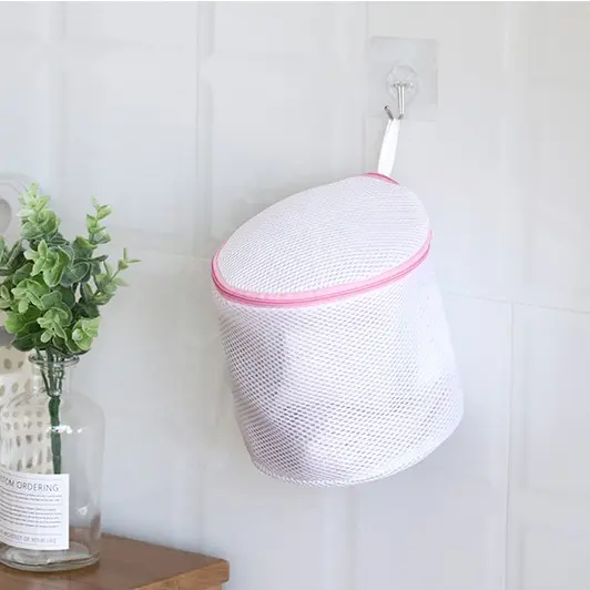 Túi giặt chống mất form áo dài, giúp vải mềm mại, giữ màu lâu hơn, hạn chế nhăn nhúm khi giặt