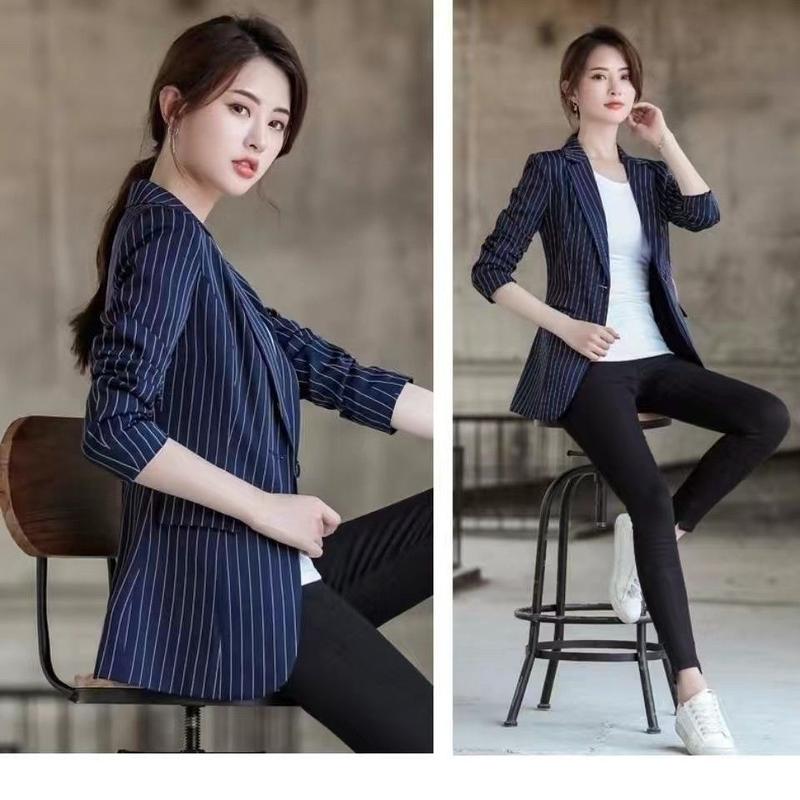 Product Introduction of Áo Khoác Blazer Sọc, Dành Cho Nữ, Phong Cách Hàn Quốc, Hàng Mới Về Mùa Xuân Và Mùa Thu 2024, Dễ Phối Đồ, Ngoại Cỡ, Bộ Đồ Hợp Xu hướng, Đánh Giá Tích Cực 703, Thích Hợp Cho Mùa Xuân Và Mùa Thu 14