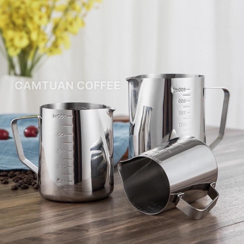 Ca đánh sữa inox cao cấp có chia vạch với 3 kích cỡ 350ml - 550ml - 900ml