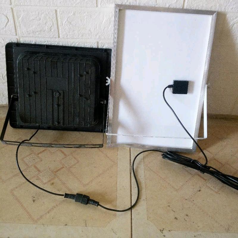 Đèn năng lượng mặt trời LEDMAX 2000w Mắt Ngọc 4