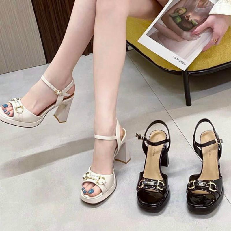 Giày dép Sandal đế Vuông Hở Mũi Màu Trắng Màu Đen Chất Da Bóng Cao 9 Phân Shoes Nữ giày hở gót & guốc G0862-SD9P01