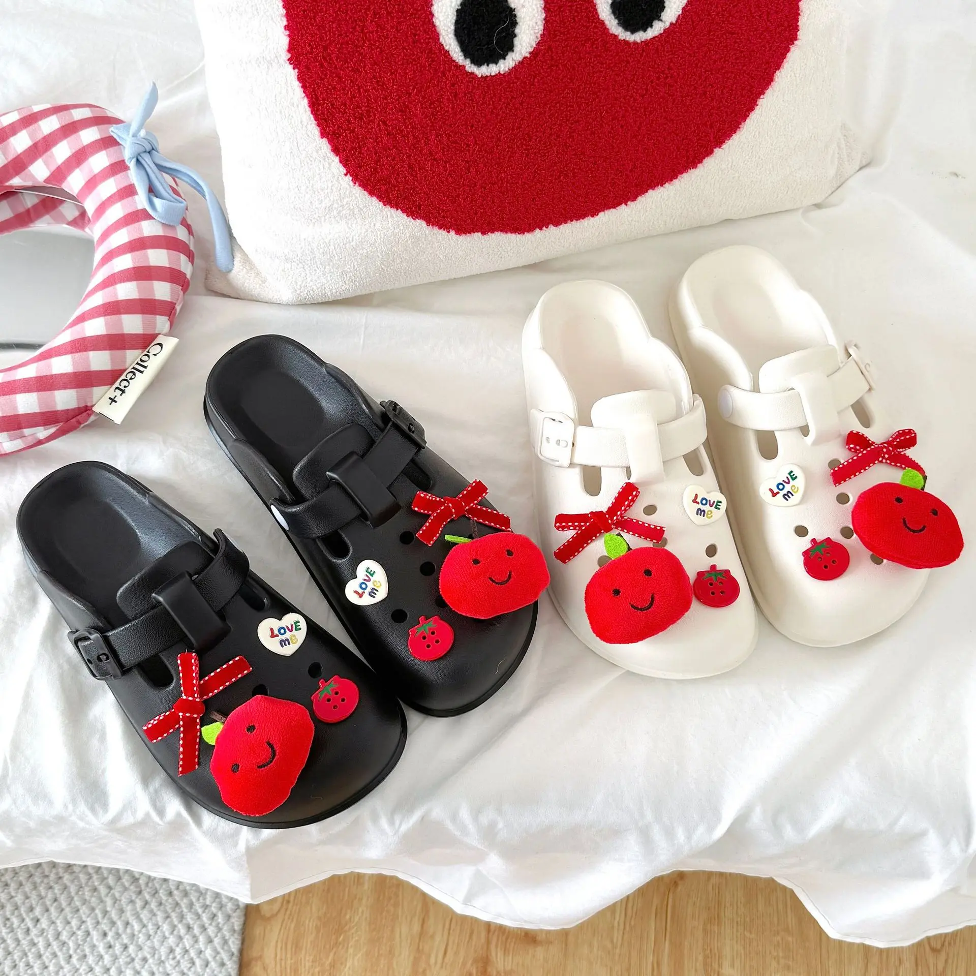 Girls slippers women's hole shoes summer wear 2025 new bag head comfortable and versatile beach shoes