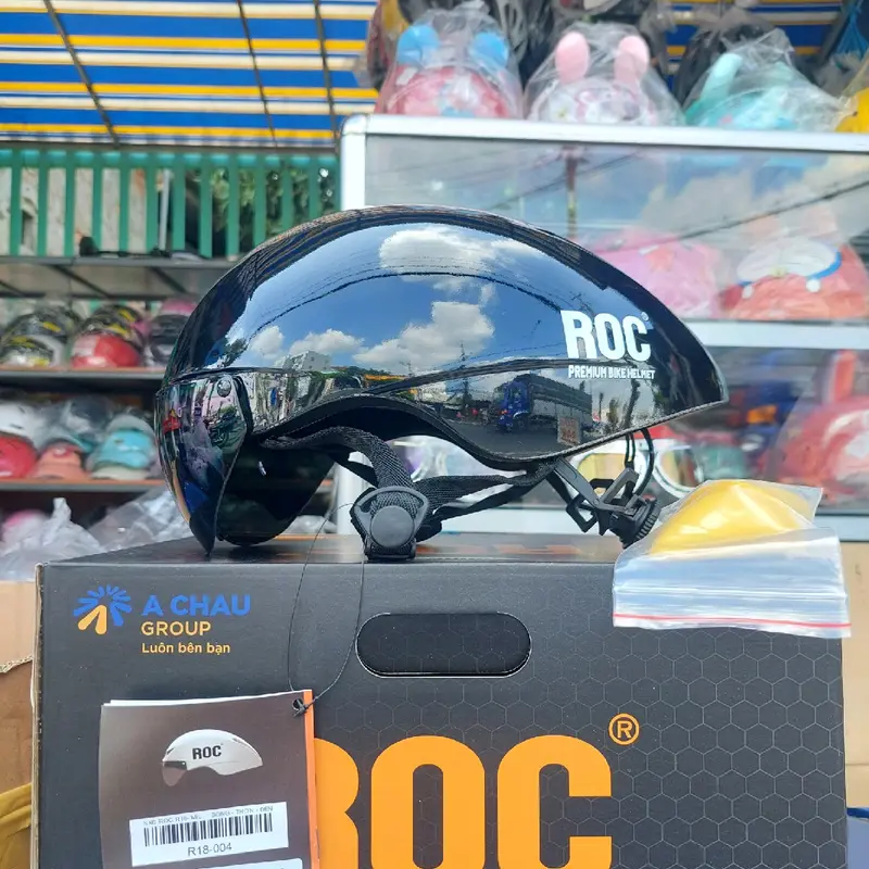 Nón  bảo hiểm ROC R18 đuôi nhọn nam châm tăng chỉnh chính hãng Roc full hộp đầy đủ phụ kiện Helmet 1
