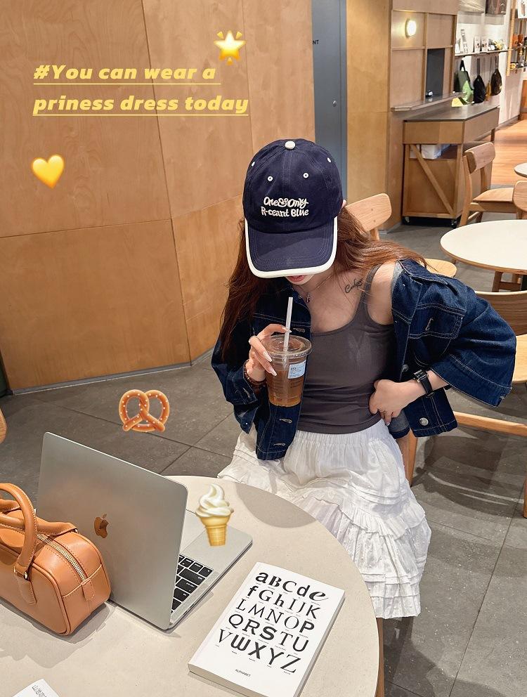 Product Introduction of Colorblock Soft Top Hip-Hop Baseball Cap, Unisex Korean-Style 3D Letter Embroidery, Wide Brim Duckbill Hat, Face-Slimming Design 3
