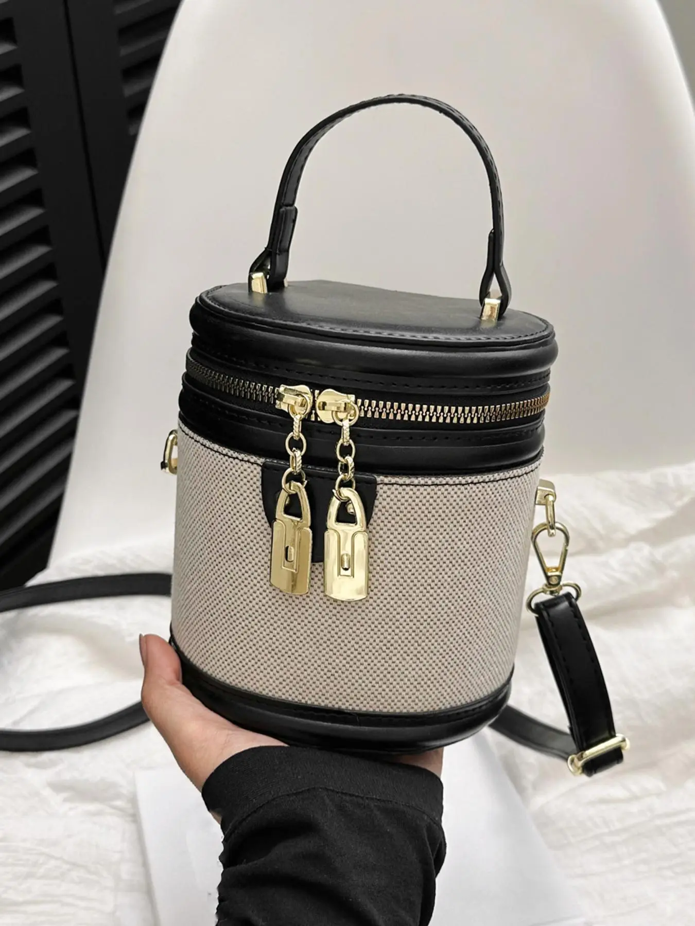 Fashionable Women's Shoulder Bag, Retro Texture Stylish and Elegant Handbag for Daily Use, Personality Niche Women's Cylindrical Crossbody Bag