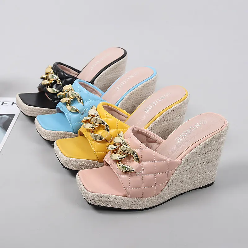 2025 European and American Fashion Hot Girl Style Slip-on Metal Chain Straw Woven Wedge Women's Sandals, Wear-Resistant Platform Height Increasing Non-Slip Holiday Shoes, in Stock Seconds Bohemian Style Home Outdoor Shoes, Slimming and Versatile