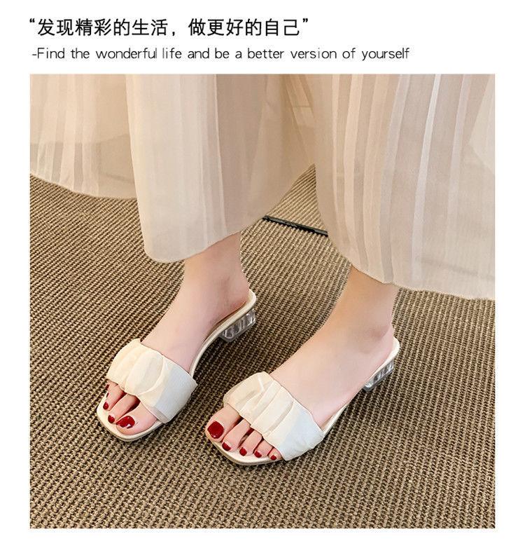 Product Introduction of Selipar Terkenal di Internet, Selipar Musim Panas Wanita, Gaya Elegan Baru, Kristal Tebal, Sangat Fesyen, Kaki Persegi, Tumit Rendah, Sangat Selesa, Boleh Dipakai Di Luar 11