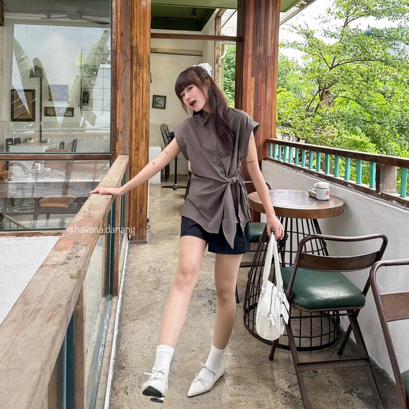 Set áo cổ sơ mi tay hến phối dây thắt cách điệu một bên kèm quần short cạp chun HAVANA SAT247