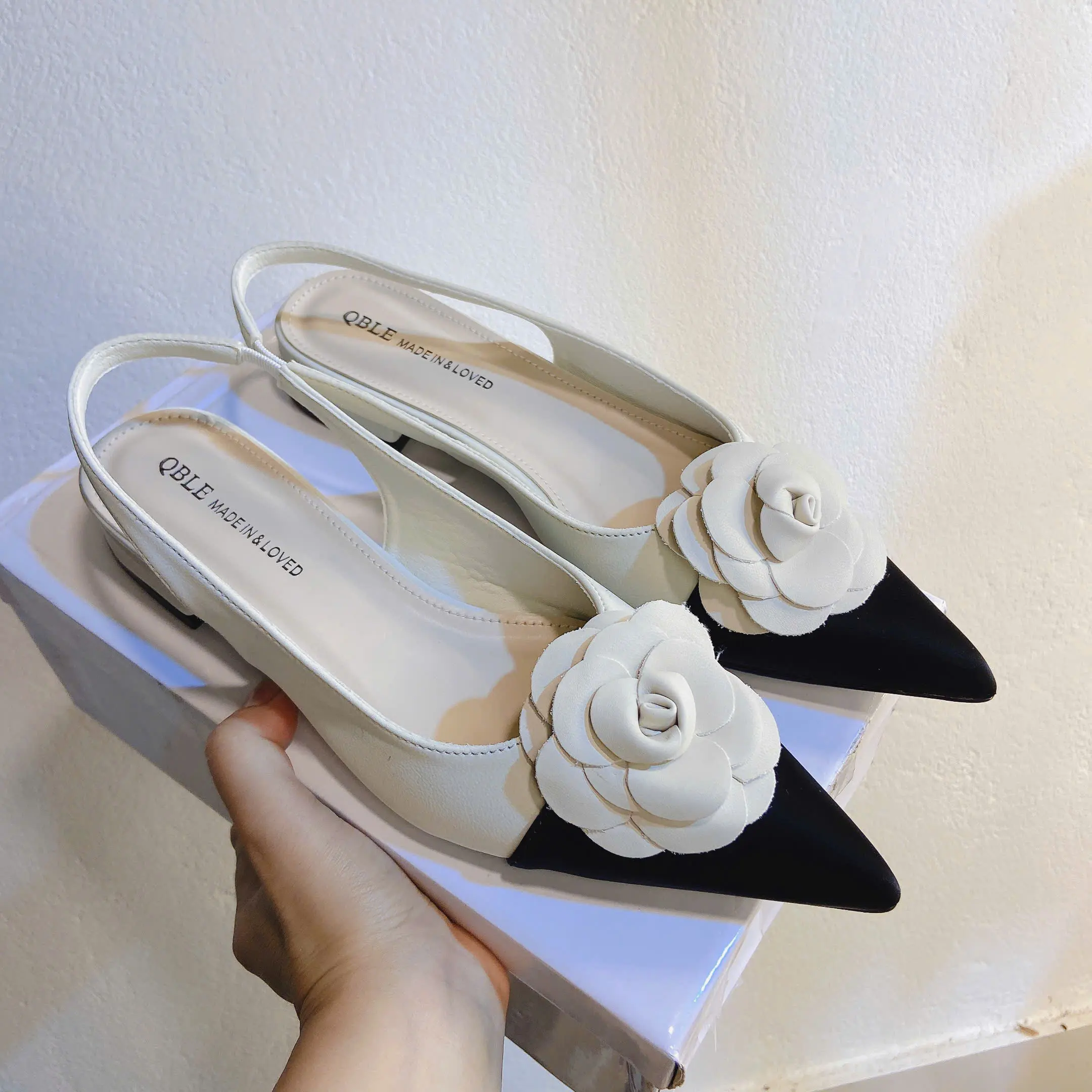 Giày bít mũi hoa 7cm và giày búp bê hoa 2cm da mềm đẹp Nữ Shoes